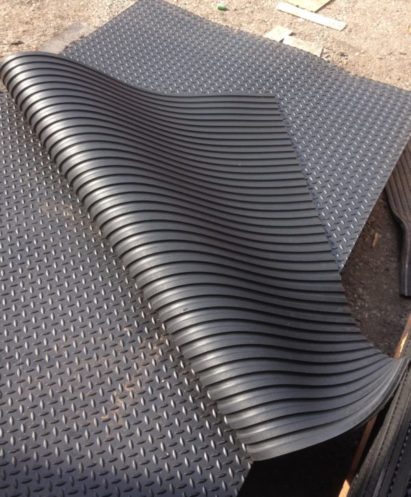 Rubber Stable mat | Horse Matting UK | Heavy Duty Rubber Mats UK