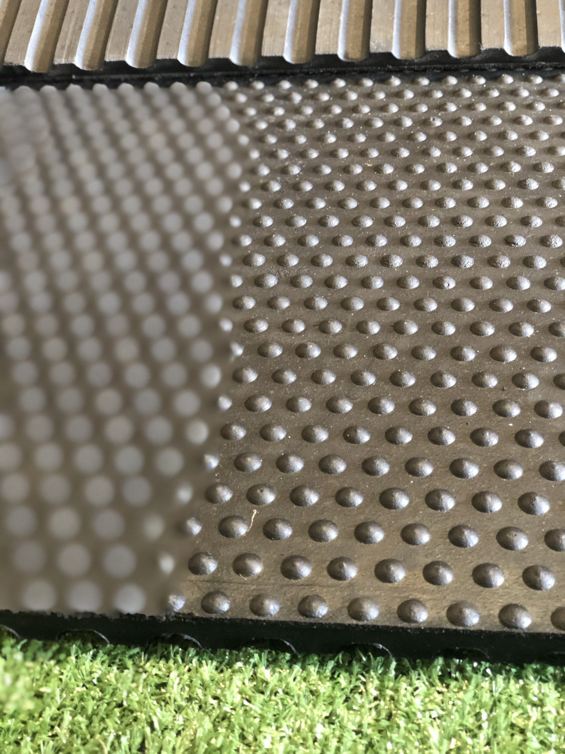 Bubble Top Rubber Stable horse flooring Mats 6’x4' - Image 2