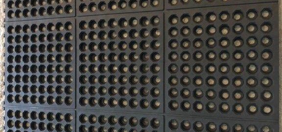 Interlocking drainage mat 3’x3’