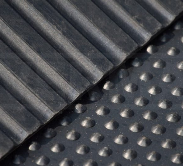 Bubble Top Rubber Stable Mat 6’x4’ | Heavy-Duty Horse Flooring - Image 4