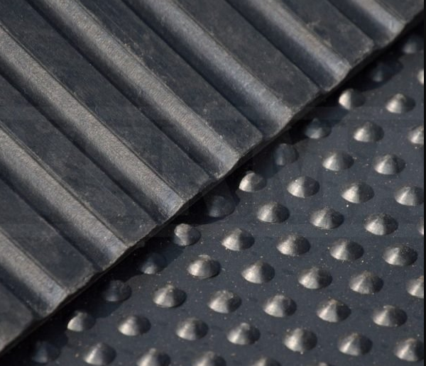 Bubble Top Rubber Stable Mat 6’x4’ | Heavy-Duty Horse Flooring - Image 2